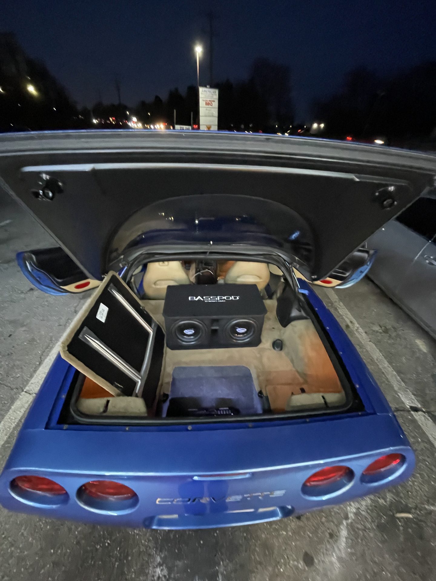 Night-build Corvette — custom trunk amp rack & enclosure